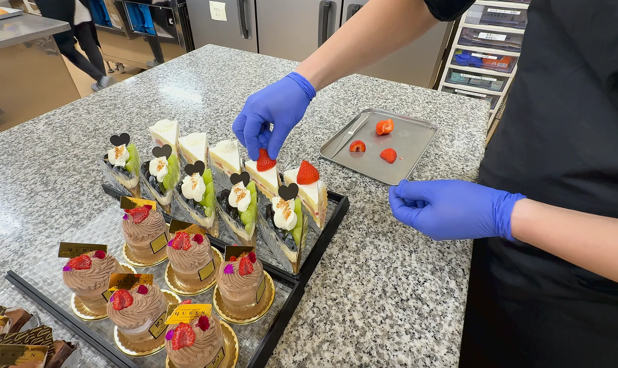 ニトリル手袋とは?パティシエが選ぶべき理由と特徴を徹底解説